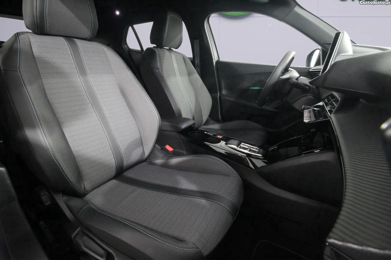 Peugeot e-2008 Allure — fotografia 5