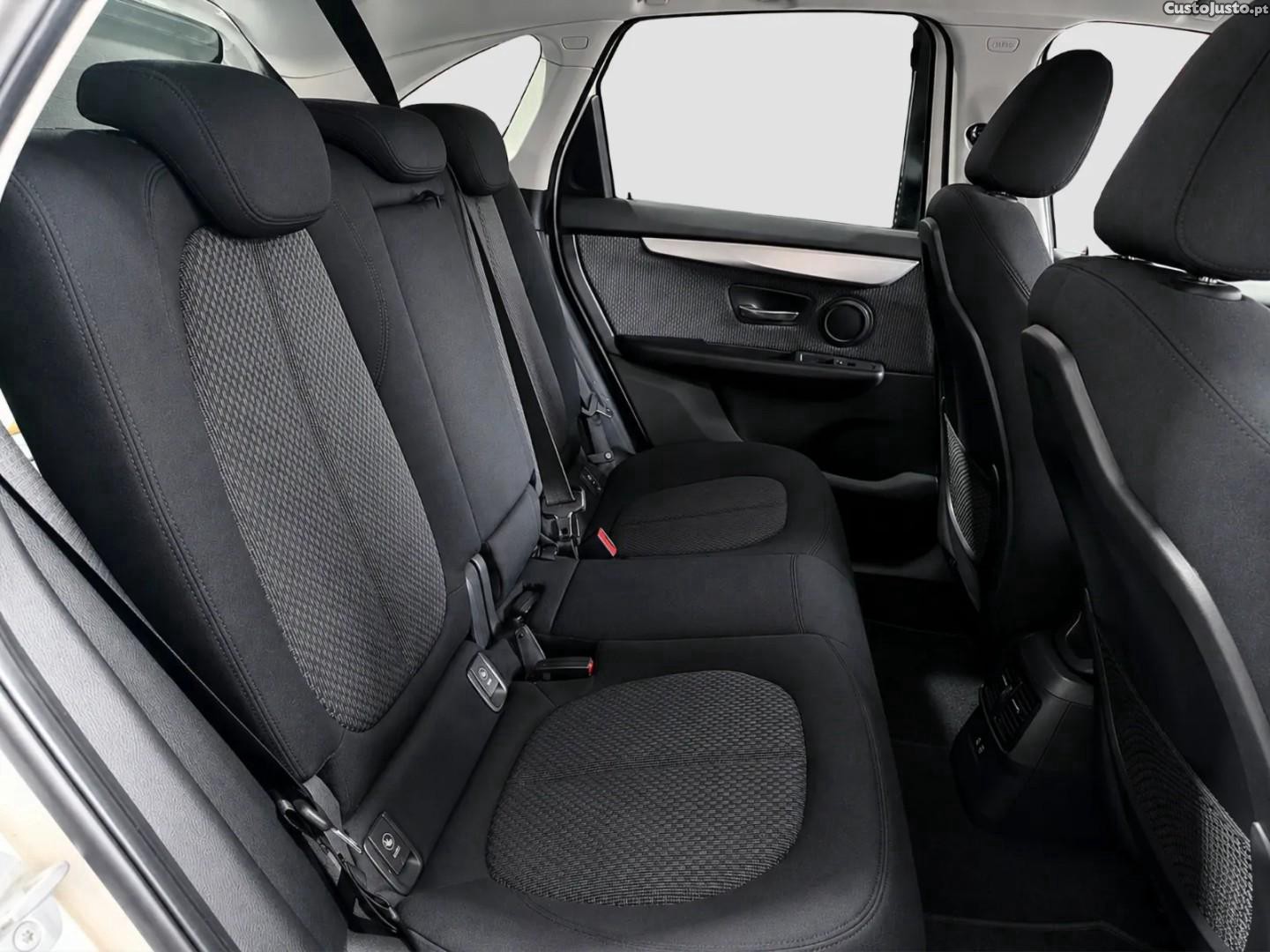 BMW 225 Active Tourer Advantage — fotografia 12