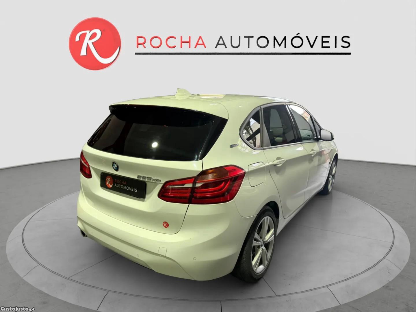 BMW 225 Active Tourer Advantage — fotografia 11