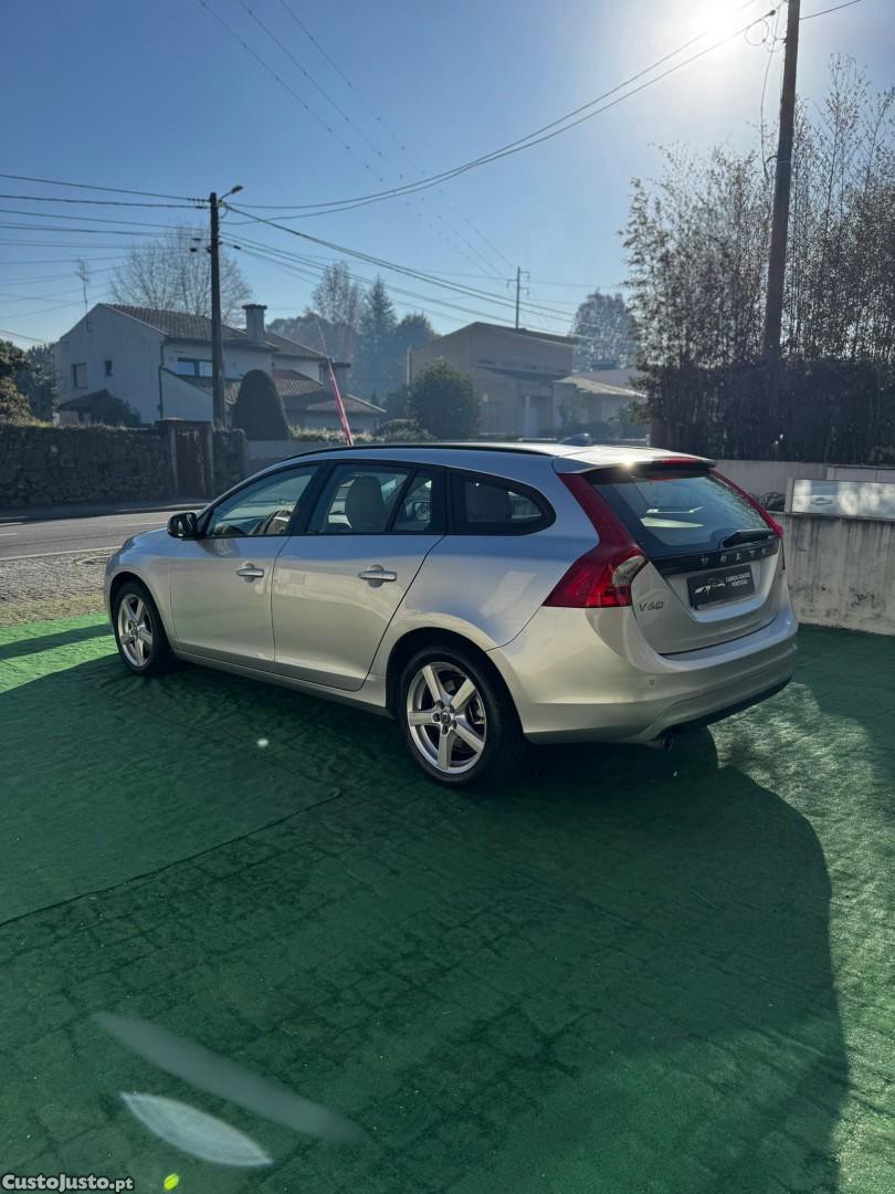 Volvo V60 1.6 D2 Drive Summum Start/Stop — fotografia 13