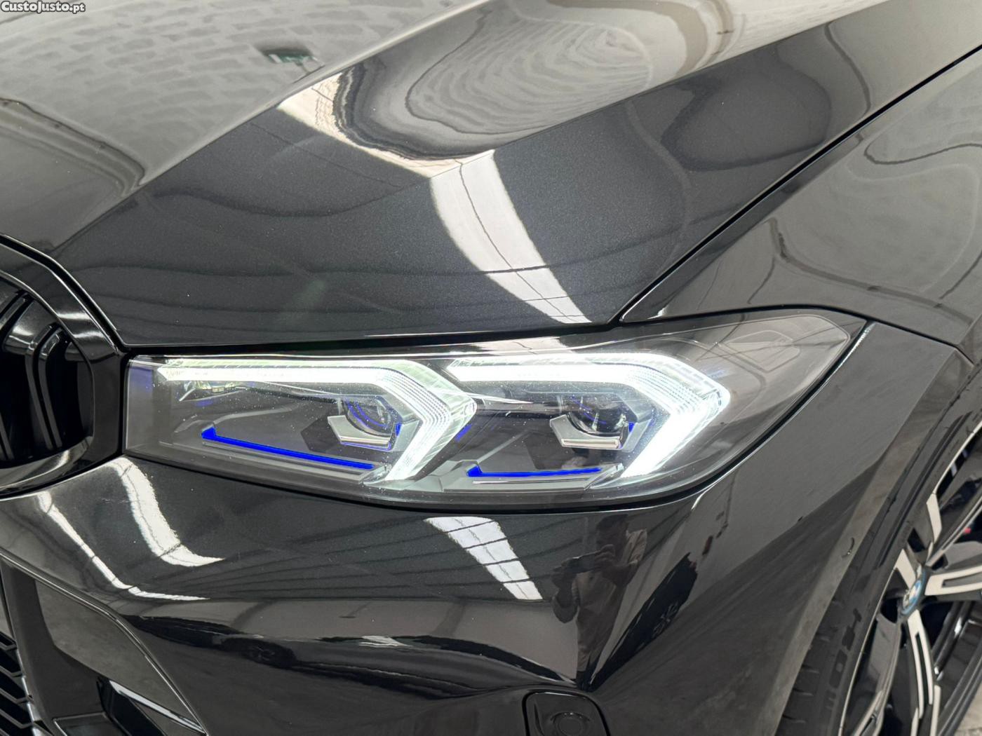 BMW 330 e Touring Pack M Aut — fotografia 15