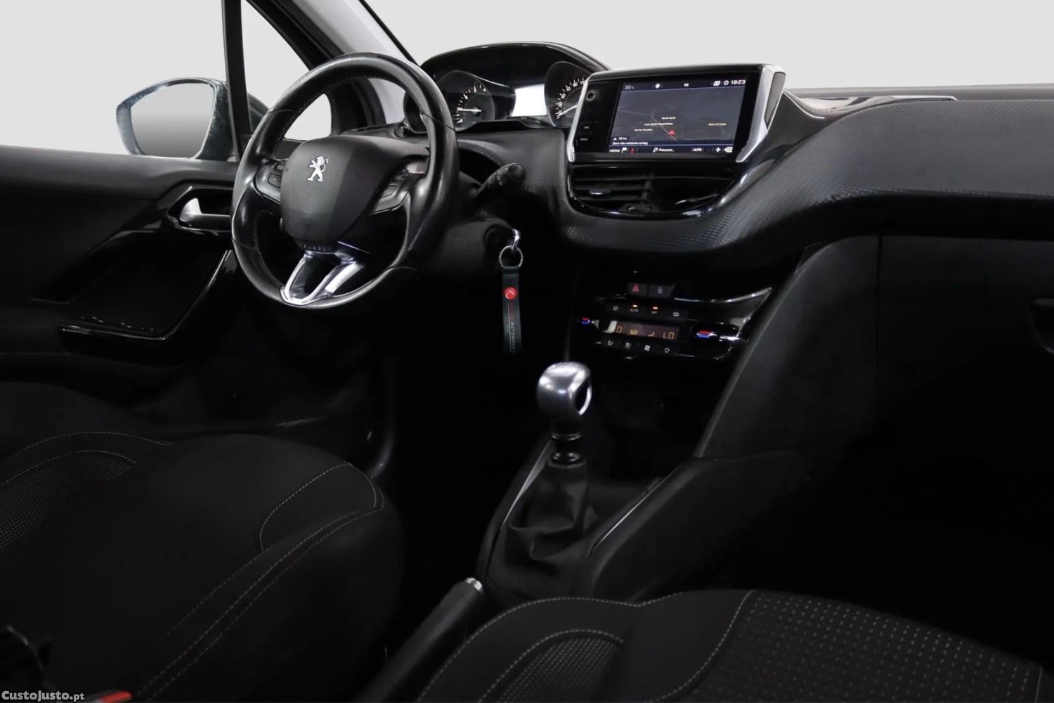 Peugeot 208 1.2 PureTech Allure — photo 5