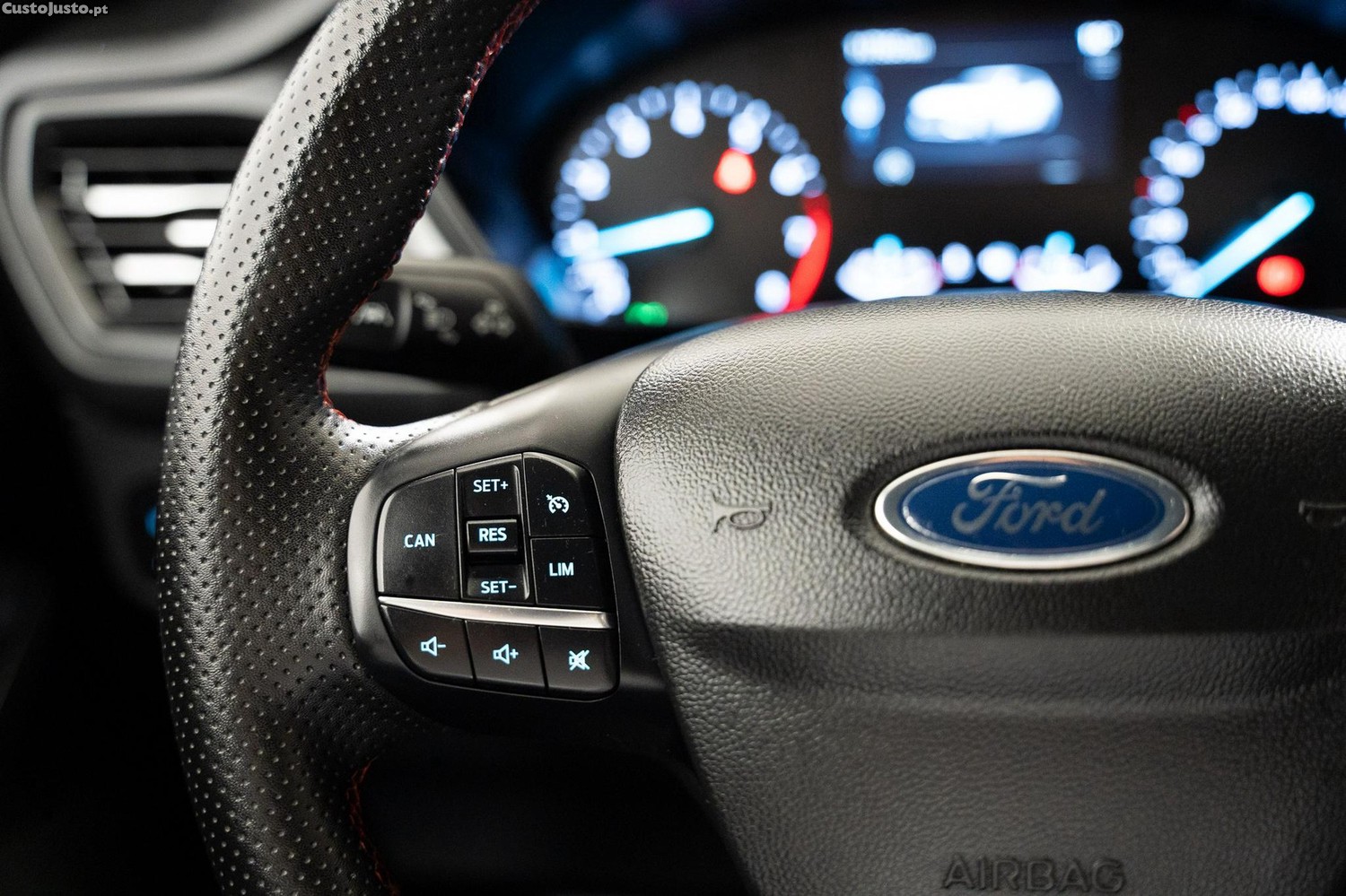 Ford Focus 1.0 EcoBoost MHEV ST-Line — fotografia 5