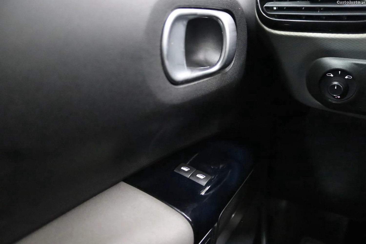 Citroën C4 1.2 PureTech Shine — fotografia 5