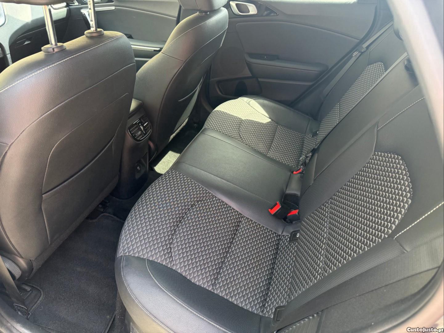 Kia XCeed 1.6 GDi PHEV Drive — fotografia 5