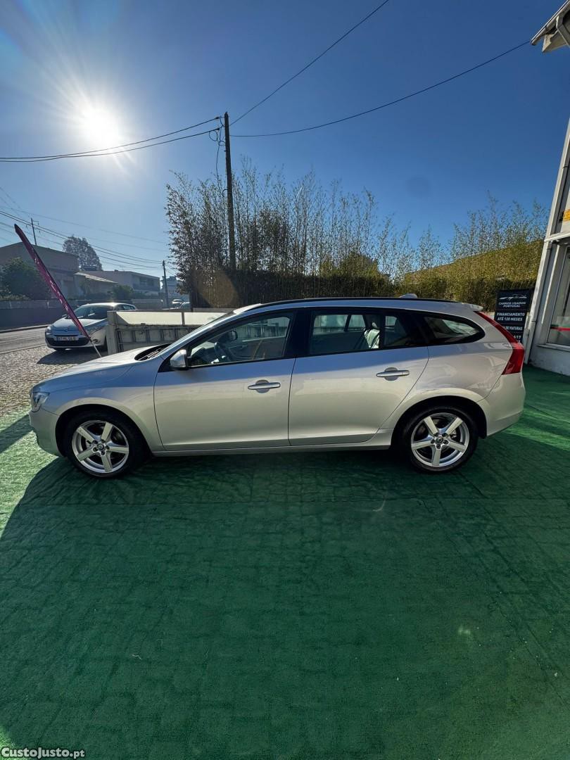 Volvo V60 1.6 D2 Drive Summum Start/Stop — fotografia 12