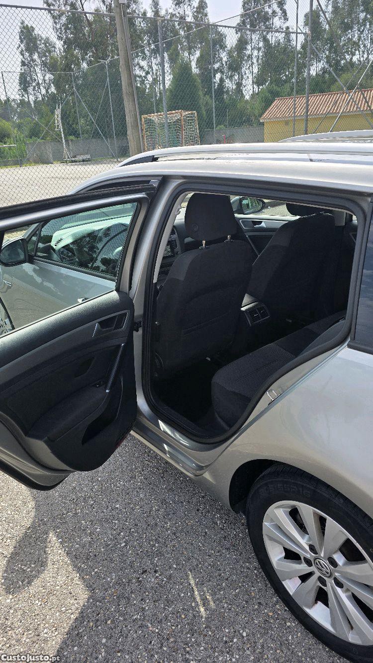 Volkswagen Golf 1.6 tdi 105cv Highline bluemotion — fotografia 4