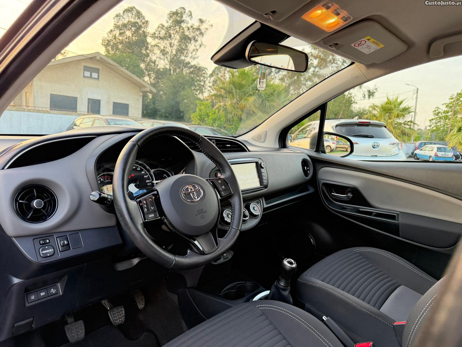 Toyota Yaris 1.0 VVT-i Comfort — fotografia 7