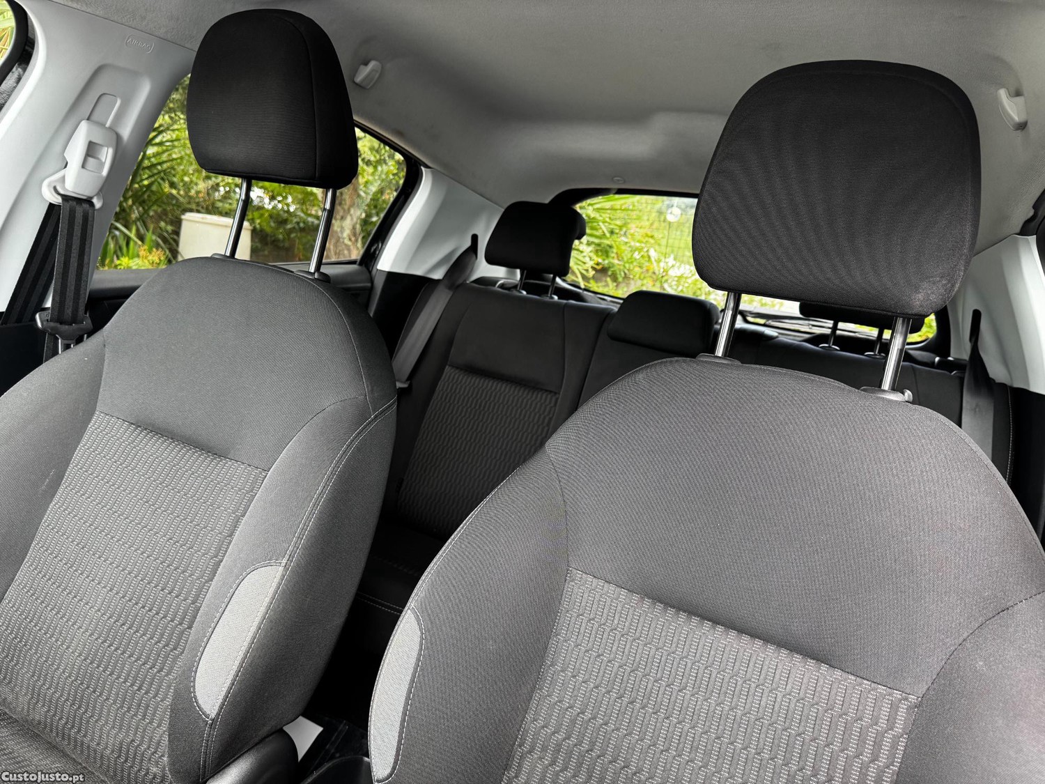 Peugeot 208 1.6 BlueHDI — fotografia 4