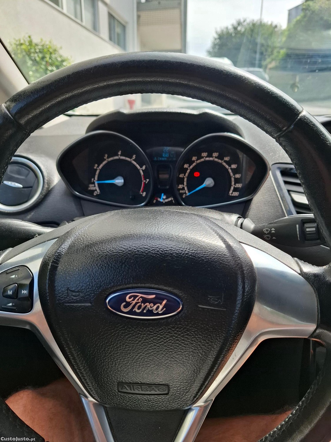 Ford Fiesta 5 portas - 14 foto 5