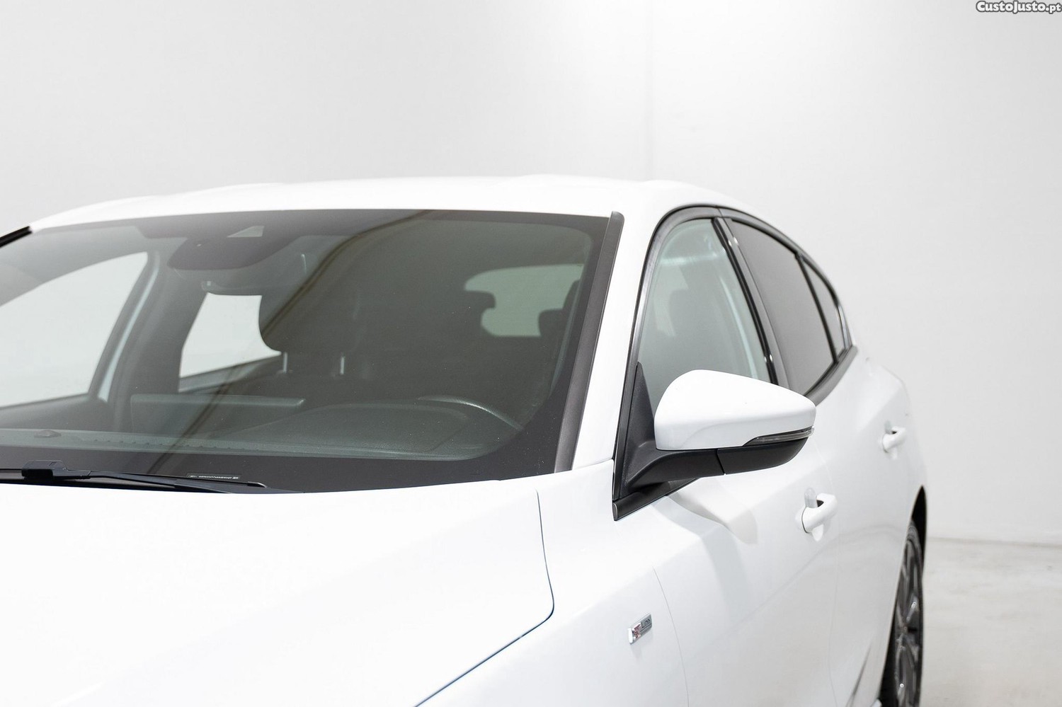 Ford Focus 1.0 EcoBoost MHEV ST-Line — fotografia 21