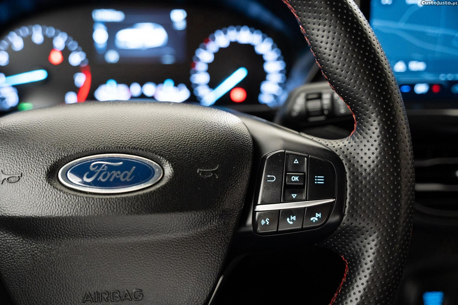 Ford Focus 1.0 EcoBoost MHEV ST-Line — fotografia 4