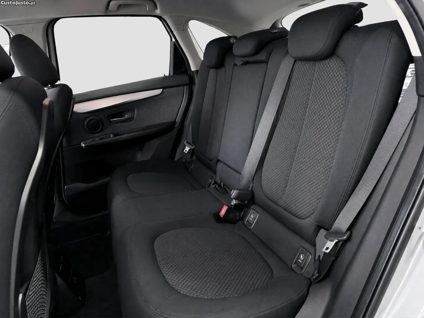 BMW 225 Active Tourer Advantage — fotografia 6