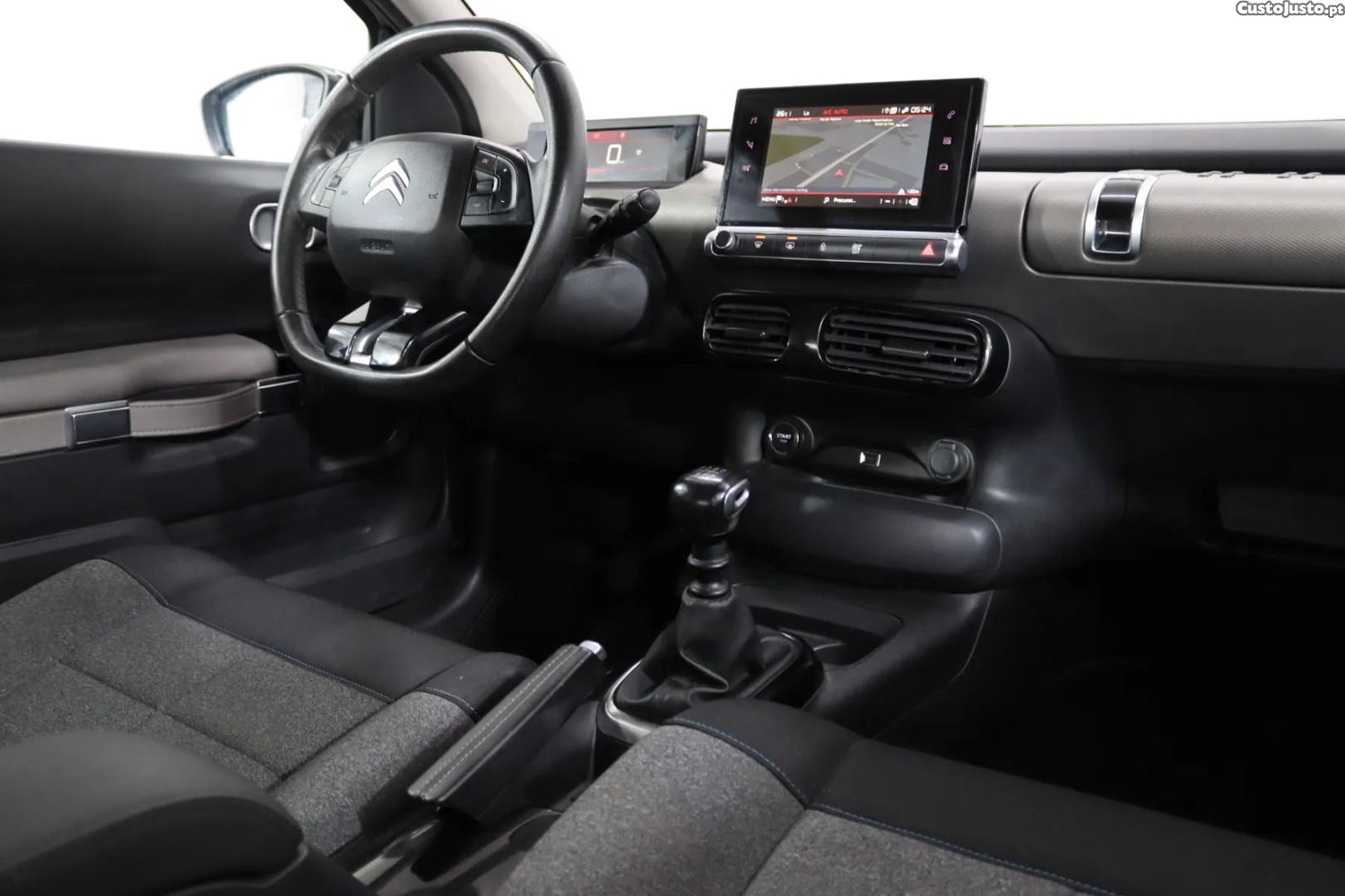 Citroën C4 1.2 PureTech Shine — fotografia 4