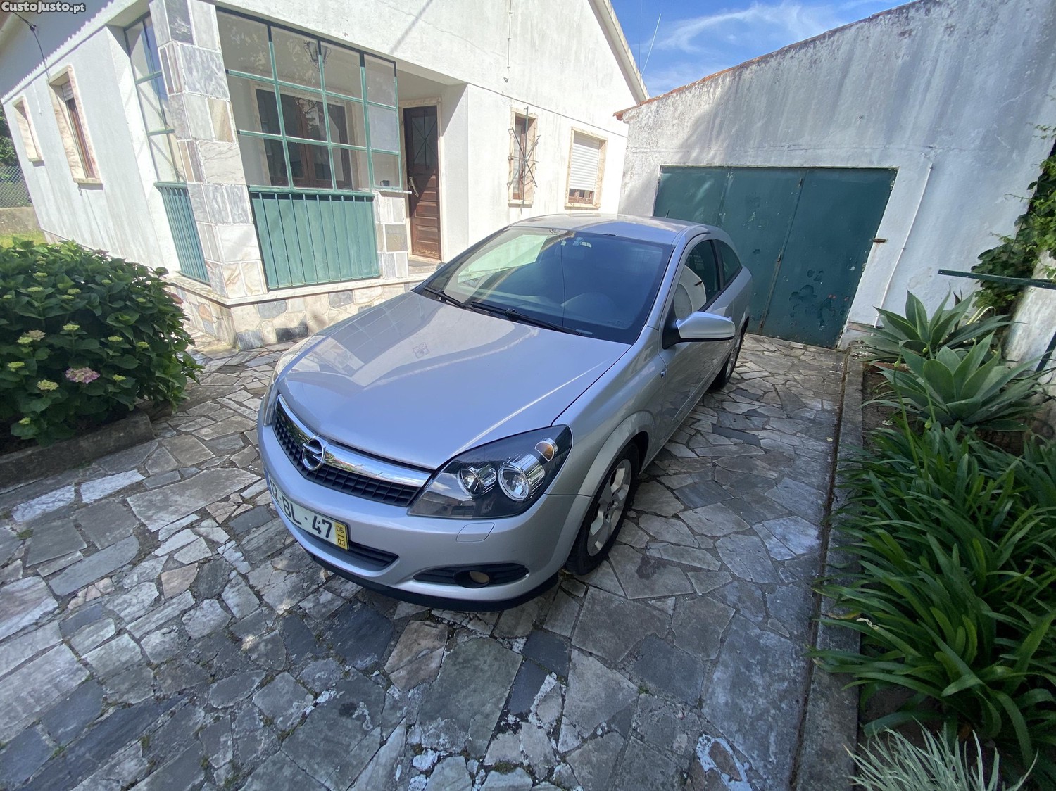 Opel Astra GTC 1.7 — fotografia 7