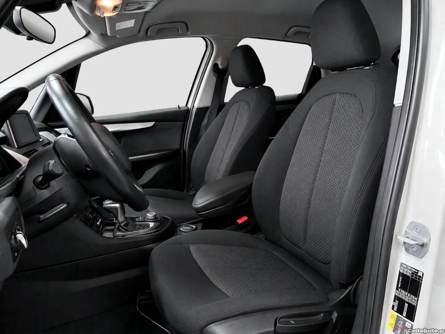 BMW 225 Active Tourer Advantage — fotografia 4