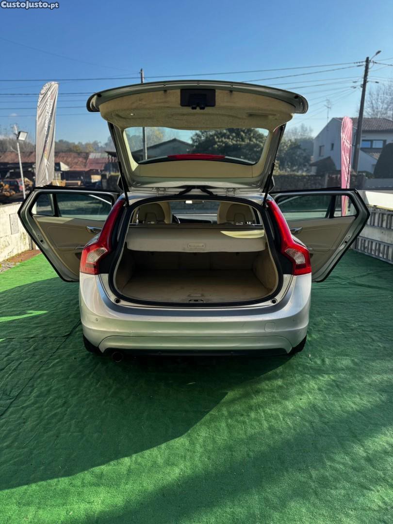 Volvo V60 1.6 D2 Drive Summum Start/Stop — fotografia 10