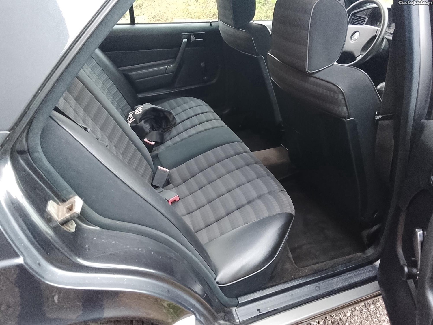 Mercedes-Benz 190 E - 92 foto 4