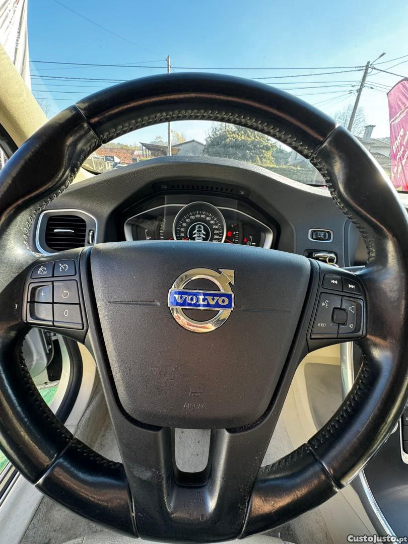 Volvo V60 1.6 D2 Drive Summum Start/Stop — fotografia 2