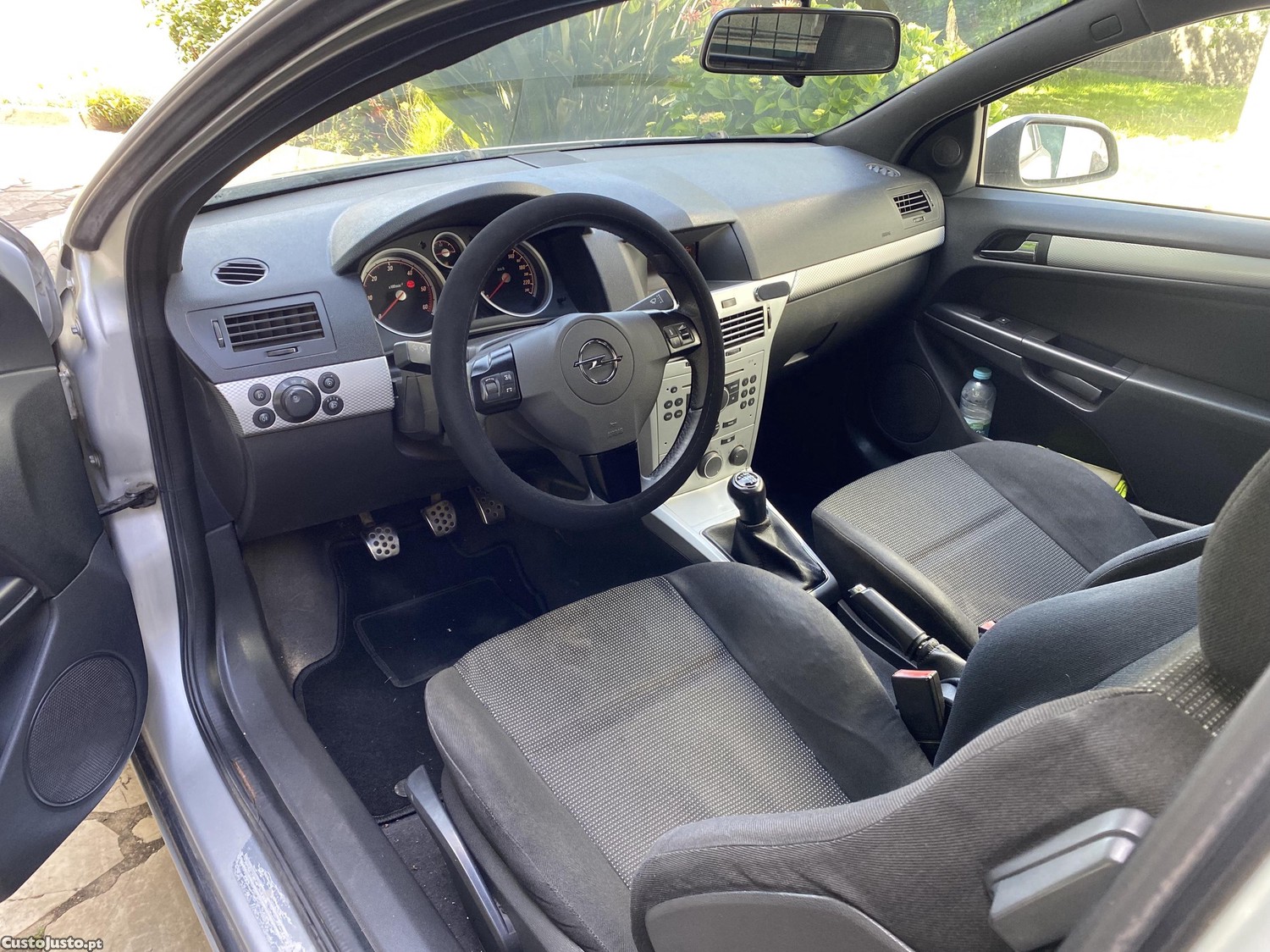 Opel Astra GTC 1.7 — fotografia 4