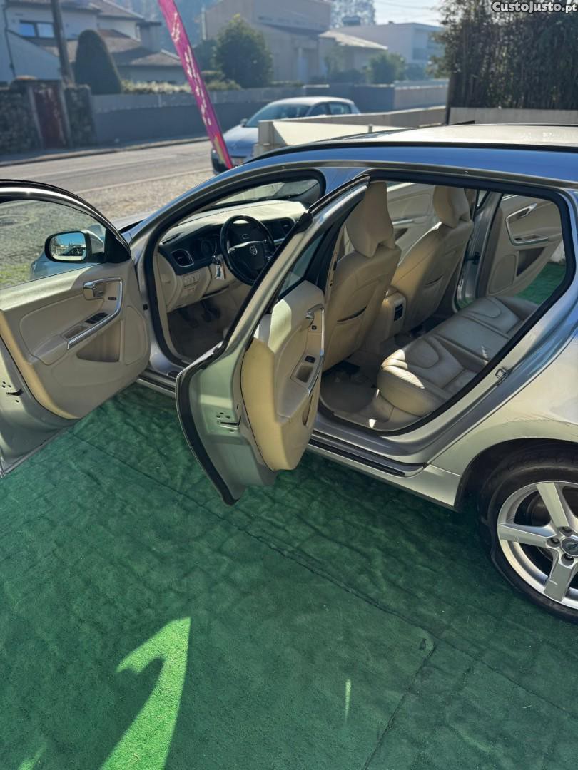 Volvo V60 1.6 D2 Drive Summum Start/Stop — fotografia 9