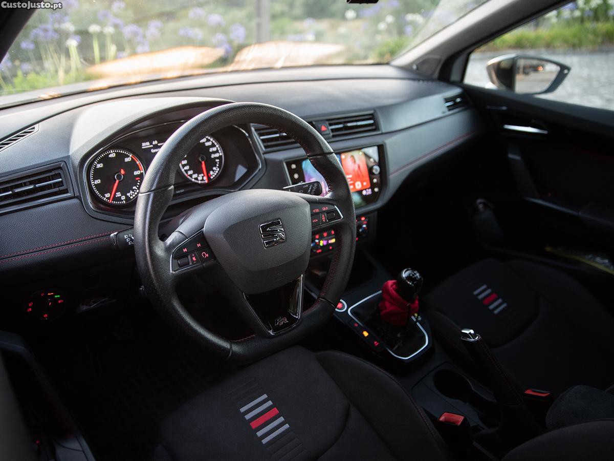 SEAT Arona FR 1.6 TDi 115cv c/ sistema de som BEATs. — fotografia 5