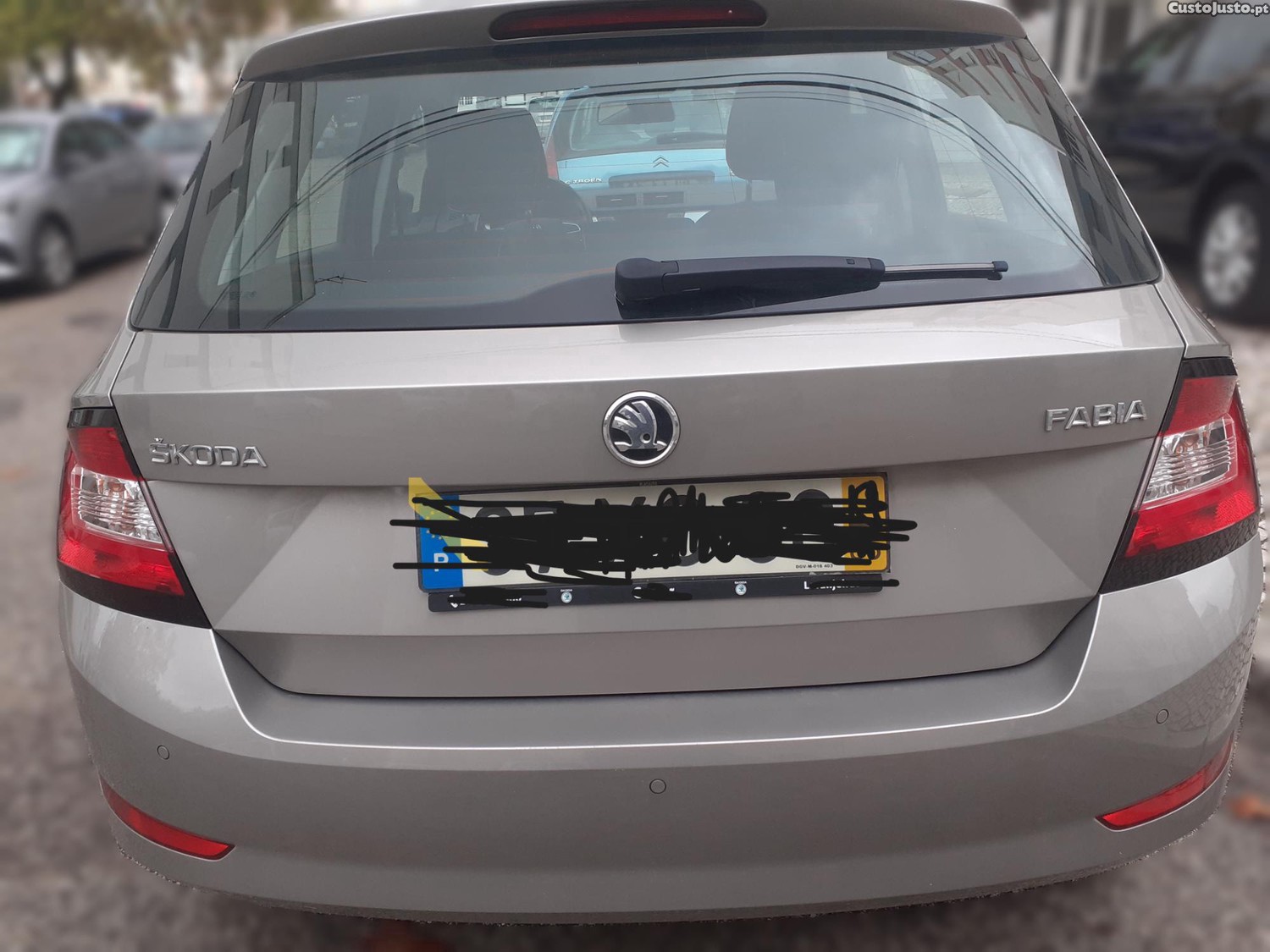 Skoda Fabia 1.0 MPI GPL | 650 km por 38eur | 117.000 km — fotografia 8