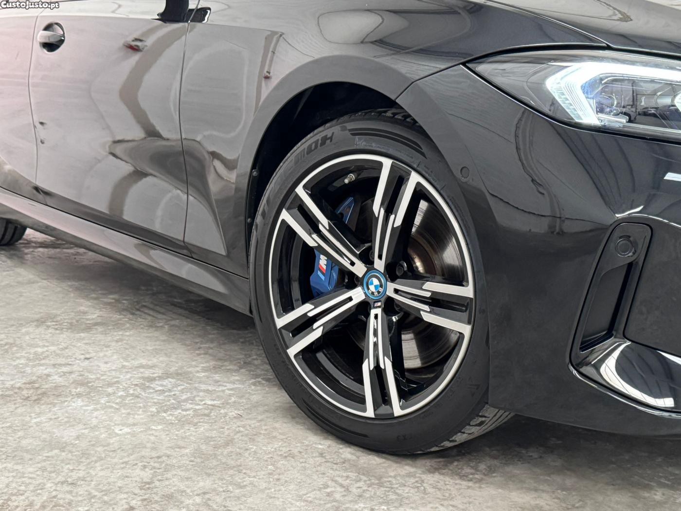 BMW 330 e Touring Pack M Aut — fotografia 12