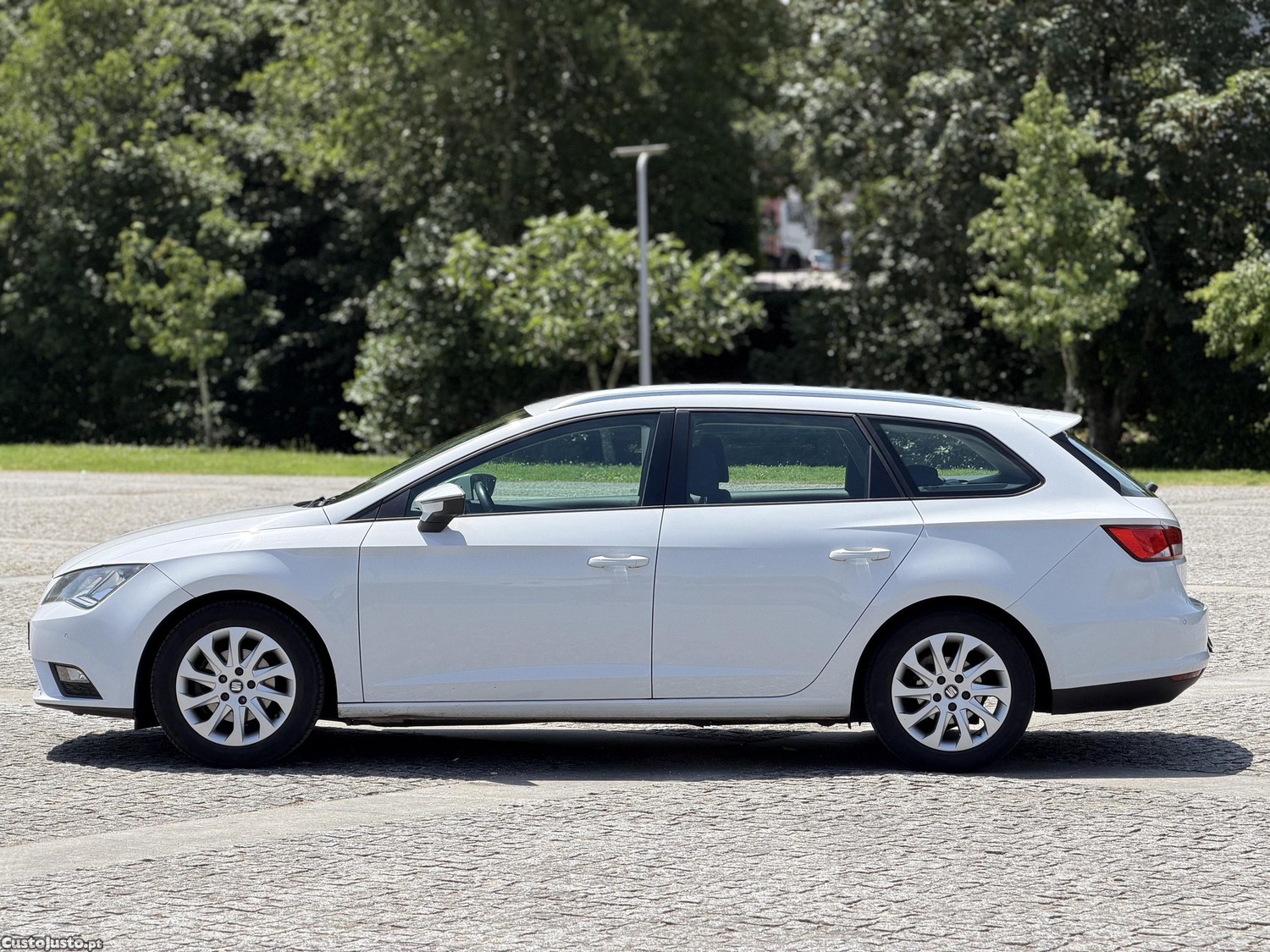 SEAT Leon ST 1.6 Tdi — fotografia 10