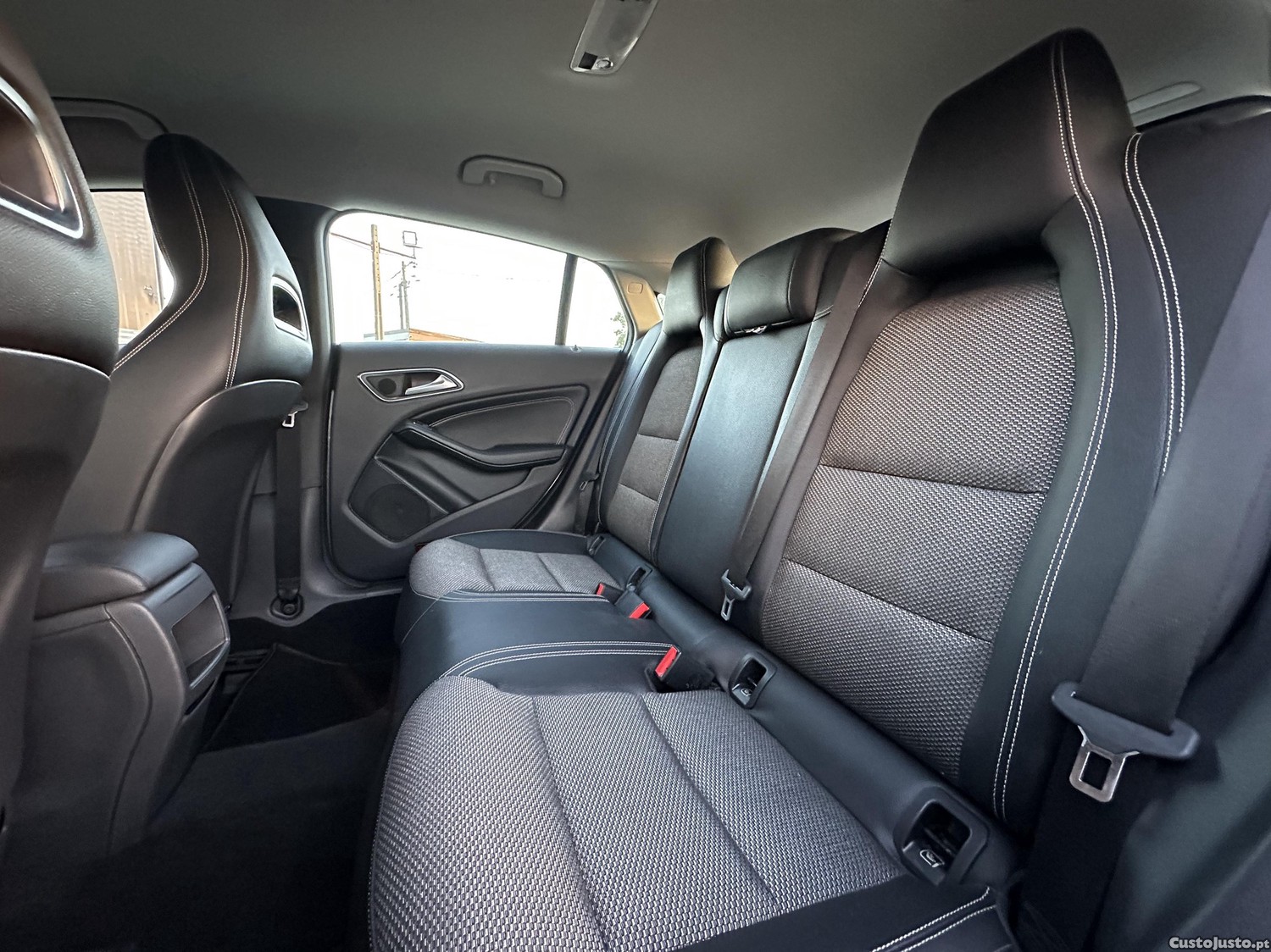 Mercedes-Benz CLA 180 Shooting Brake ' GARANTIA ' — fotografia 4