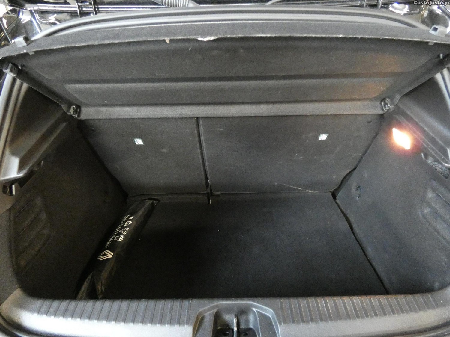 Renault Clio 1.0 TCe Limited — fotografia 11