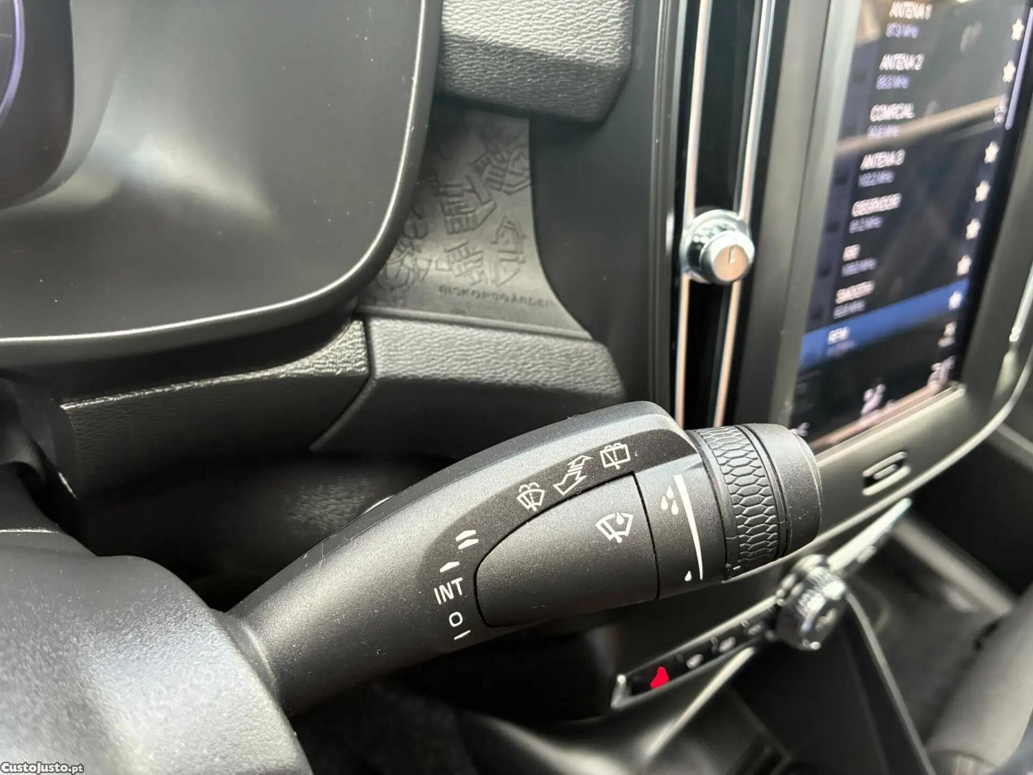 Volvo XC 40 1.5 T2 Momentum Plus Geartronic — fotografia 15