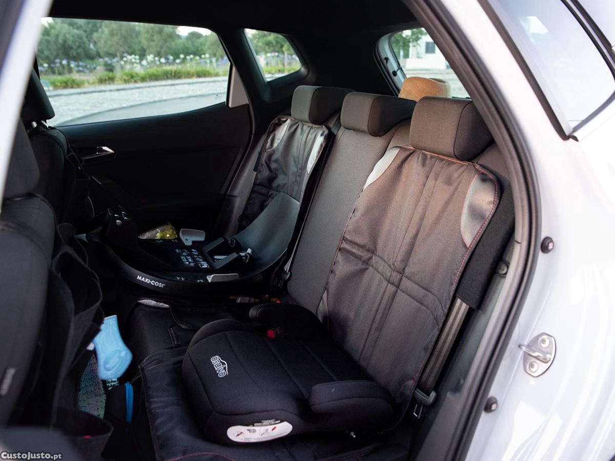 SEAT Arona FR 1.6 TDi 115cv c/ sistema de som BEATs. — fotografia 3