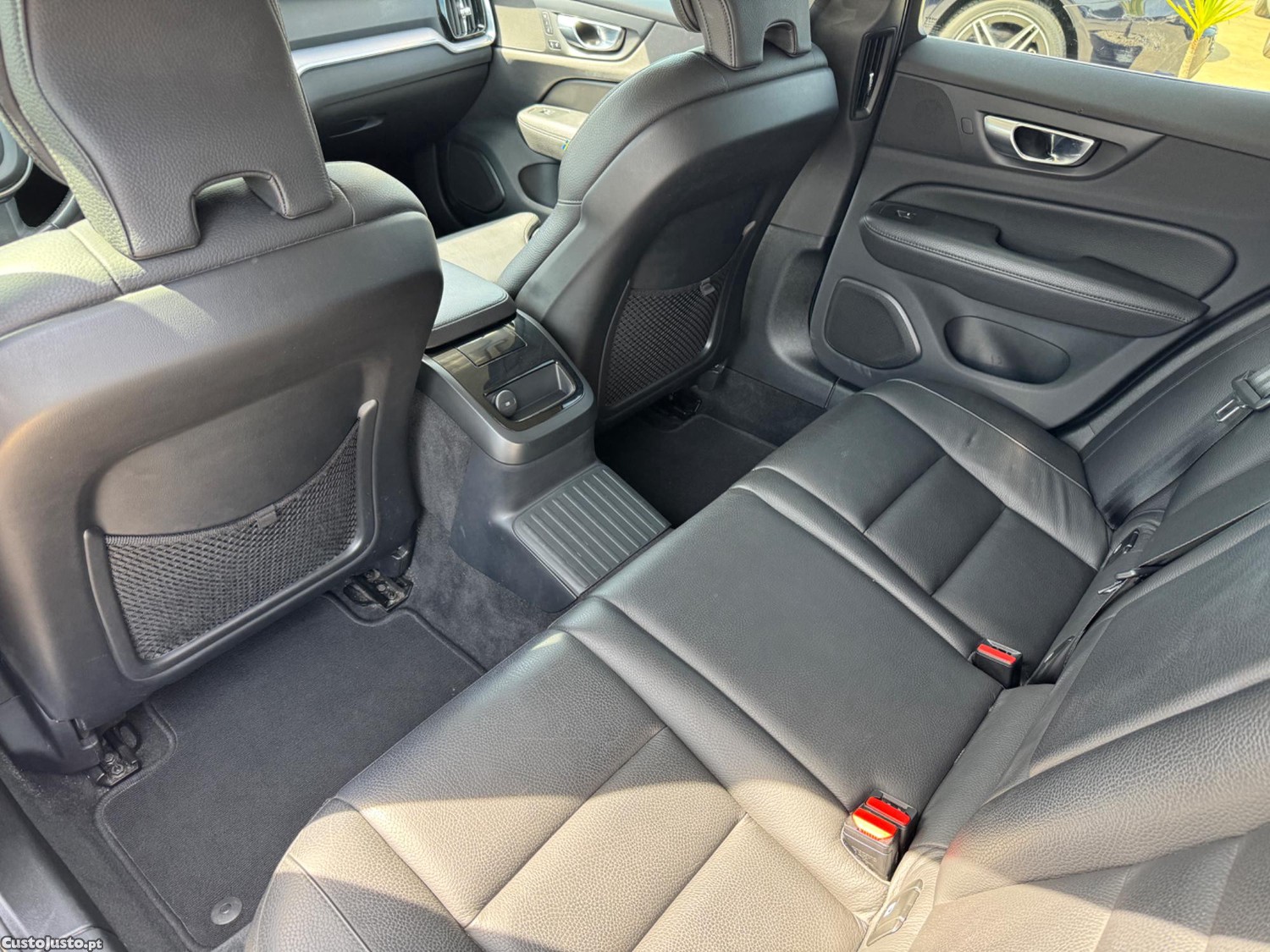 Volvo V60 T6 AWD Recharge — fotografia 4