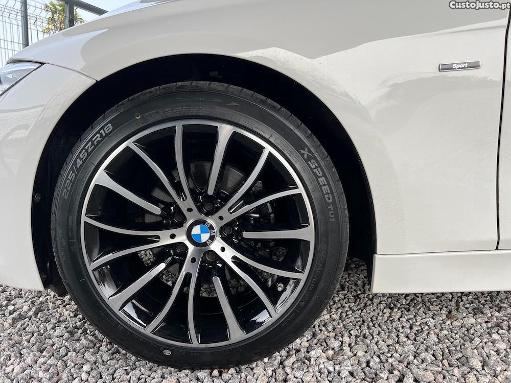BMW 320 d SPORT LINE Auto — fotografia 12