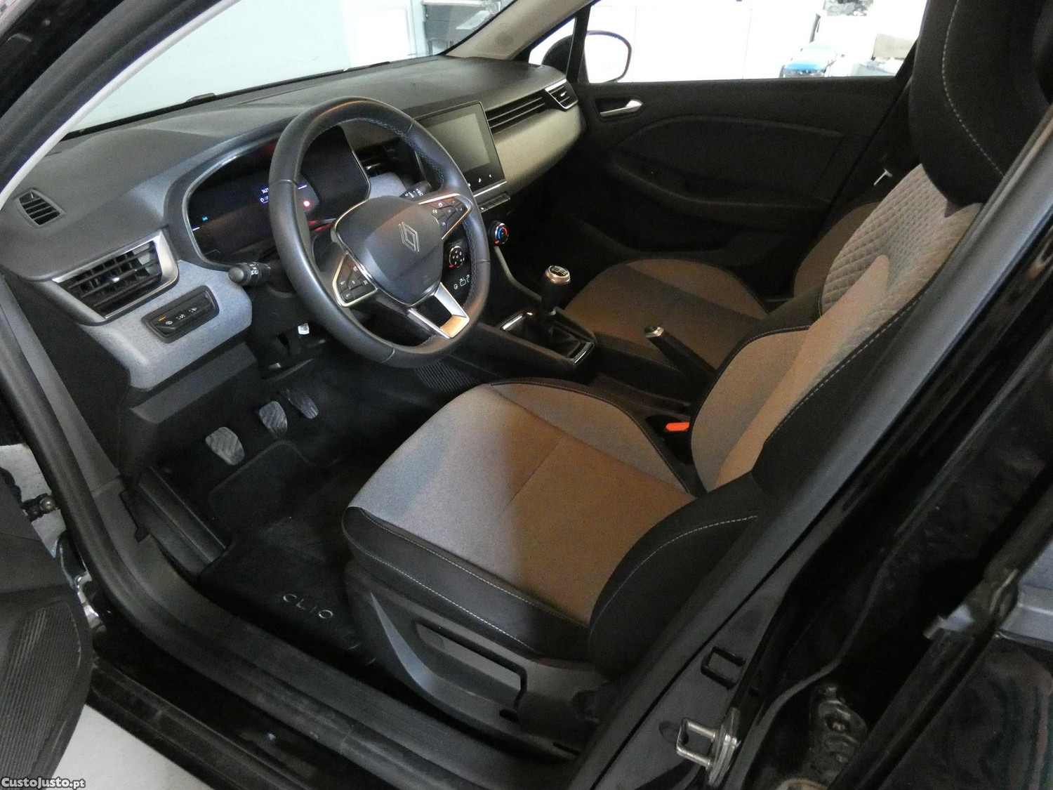 Renault Clio 1.0 TCe Limited — fotografia 9
