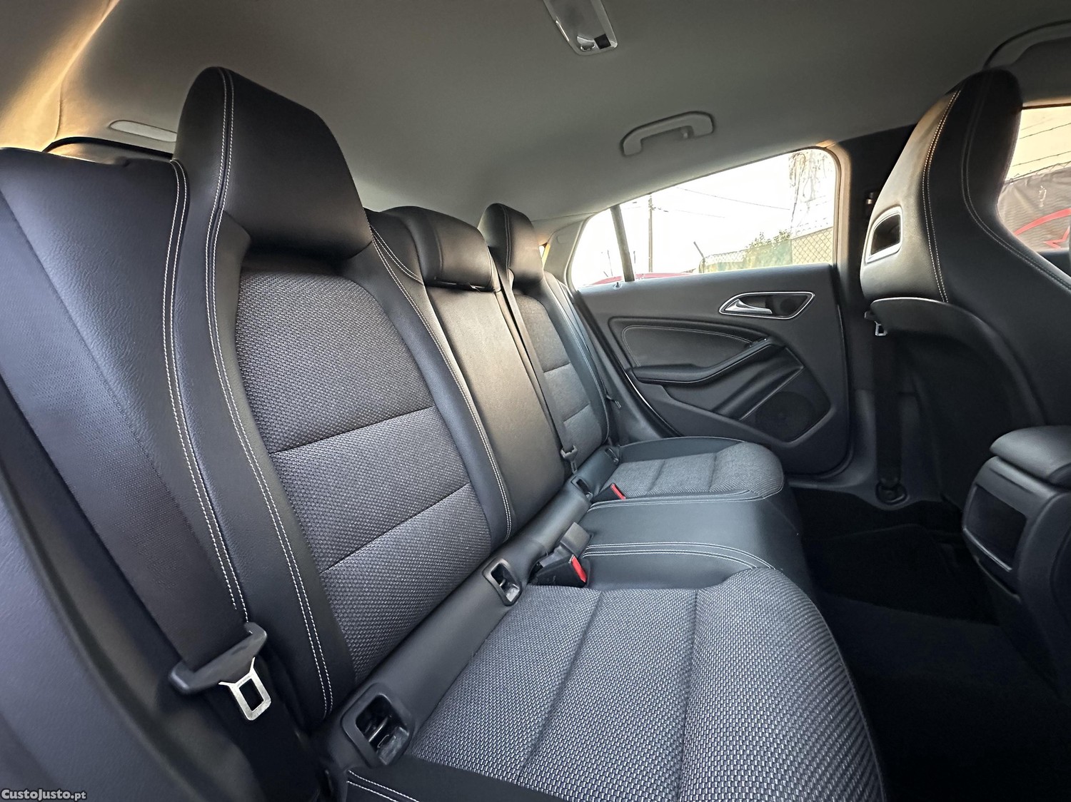 Mercedes-Benz CLA 180 Shooting Brake ' GARANTIA ' — fotografia 3