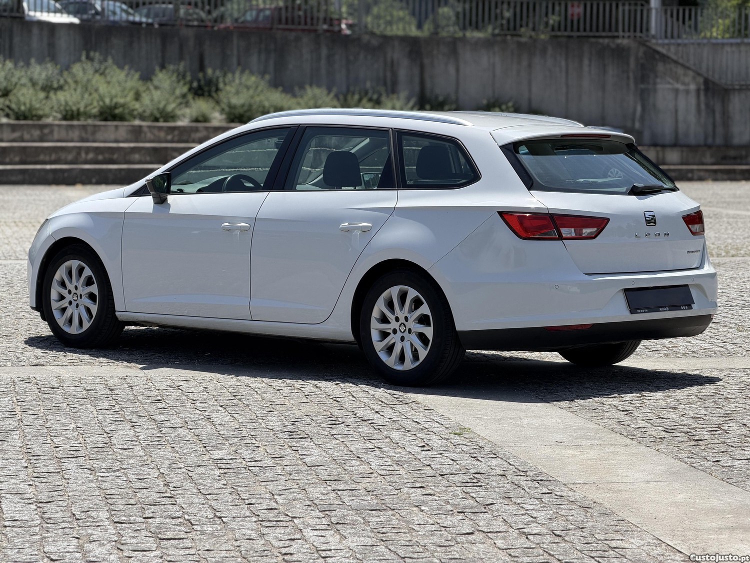 SEAT Leon ST 1.6 Tdi — fotografia 9
