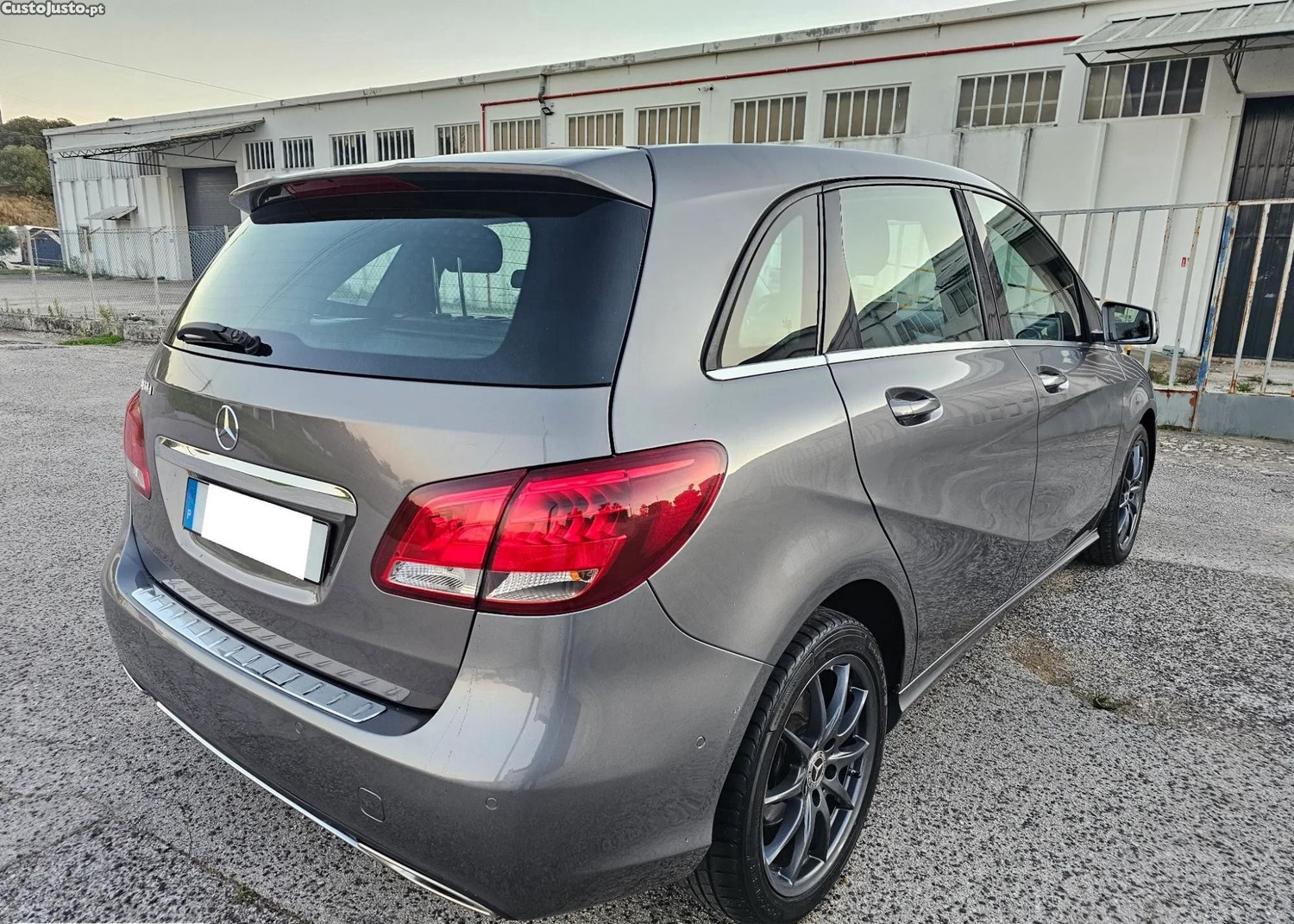 Mercedes-Benz B 180 d Urban — photo 4