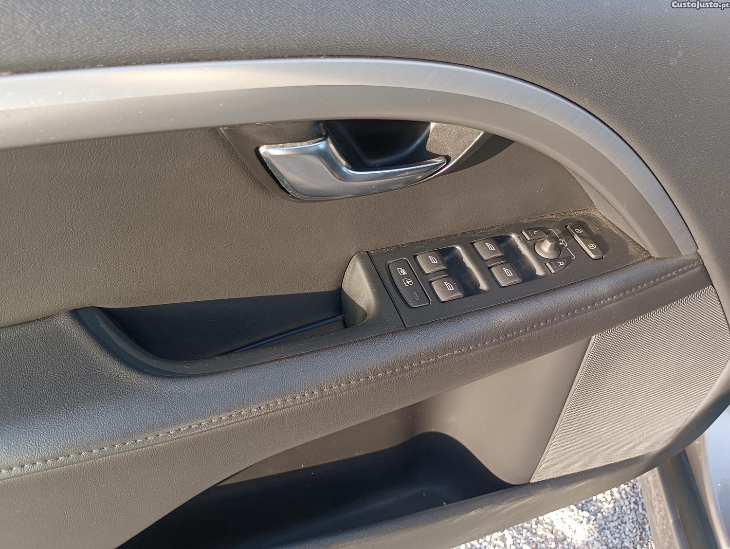 Volvo V70 D4 SUMMUM 2.0 — fotografia 9