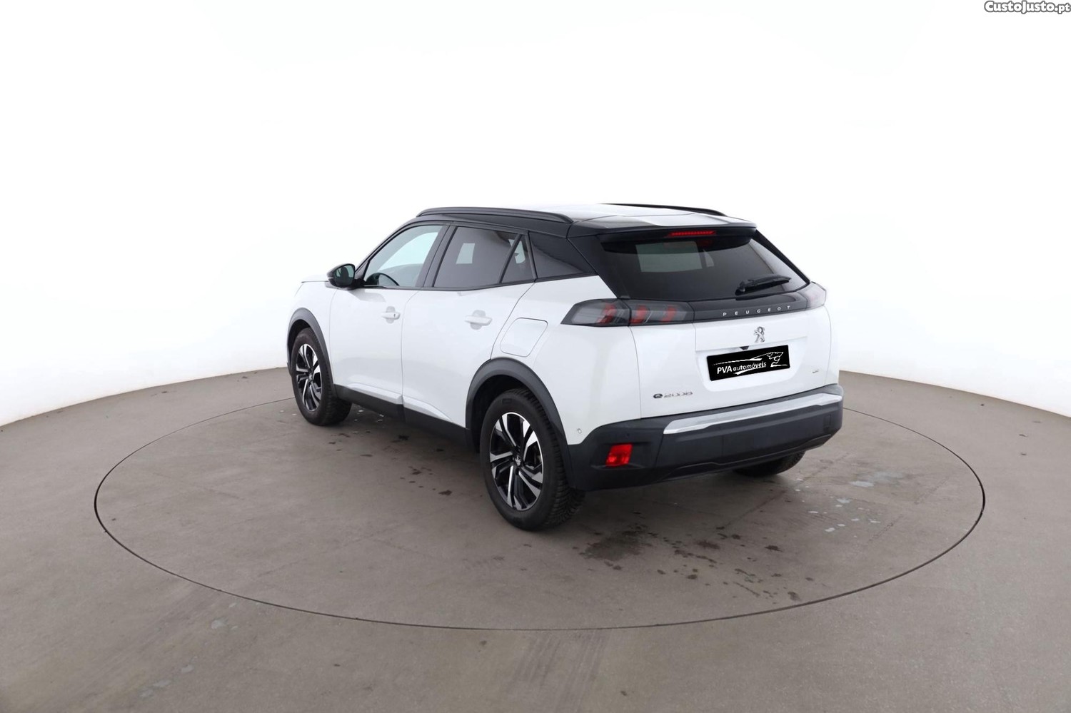 Peugeot e-2008 50kWh 136 GT - 22 — photo 2