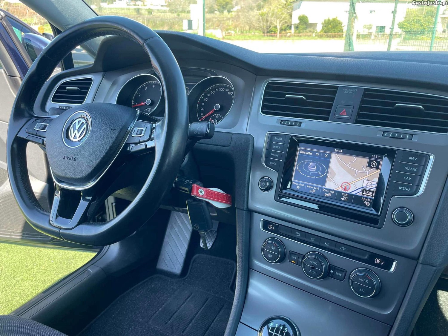 Volkswagen Golf 1.2 Tsi BlueMotion Confortline — fotografia 2