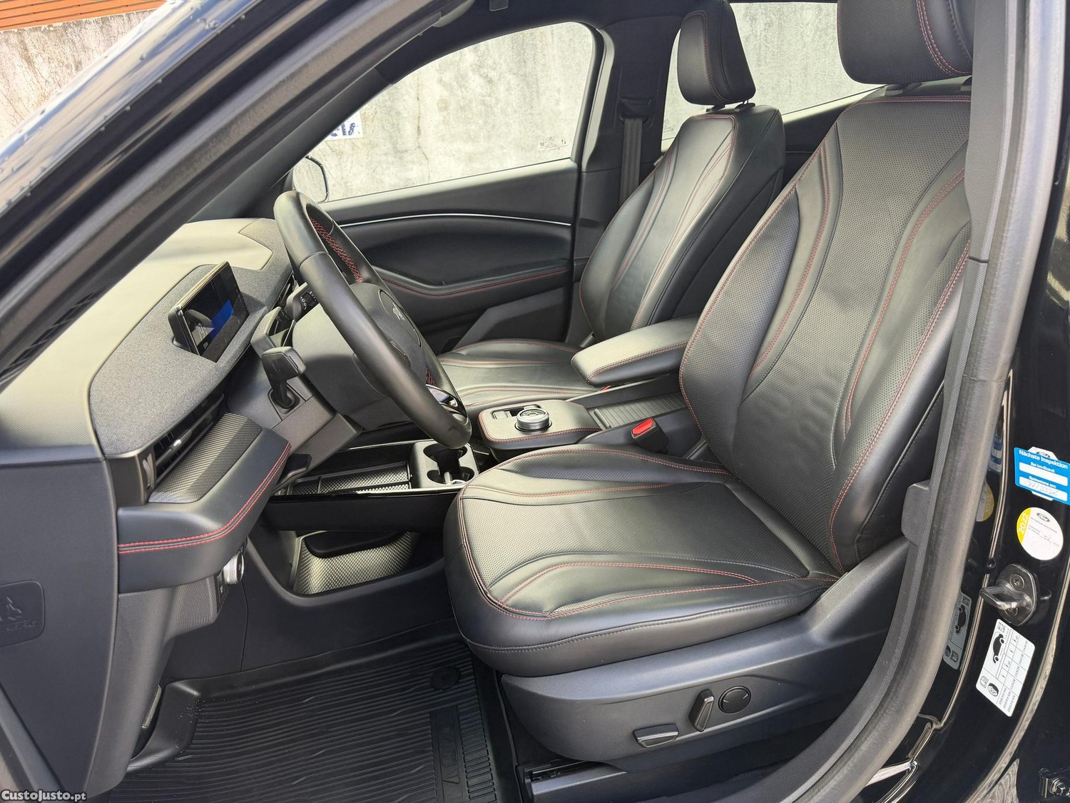 Ford Mustang Mach-E 75.7 kWh Premium AWD — fotografia 10