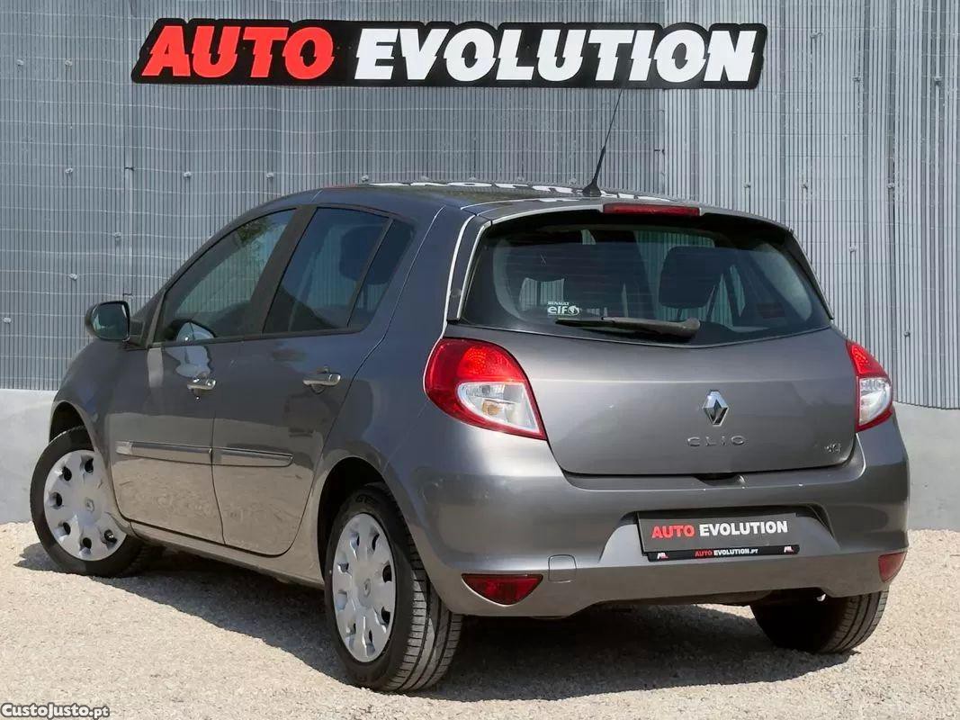 Renault Clio 1.5 dci dynamique s — fotografia 11
