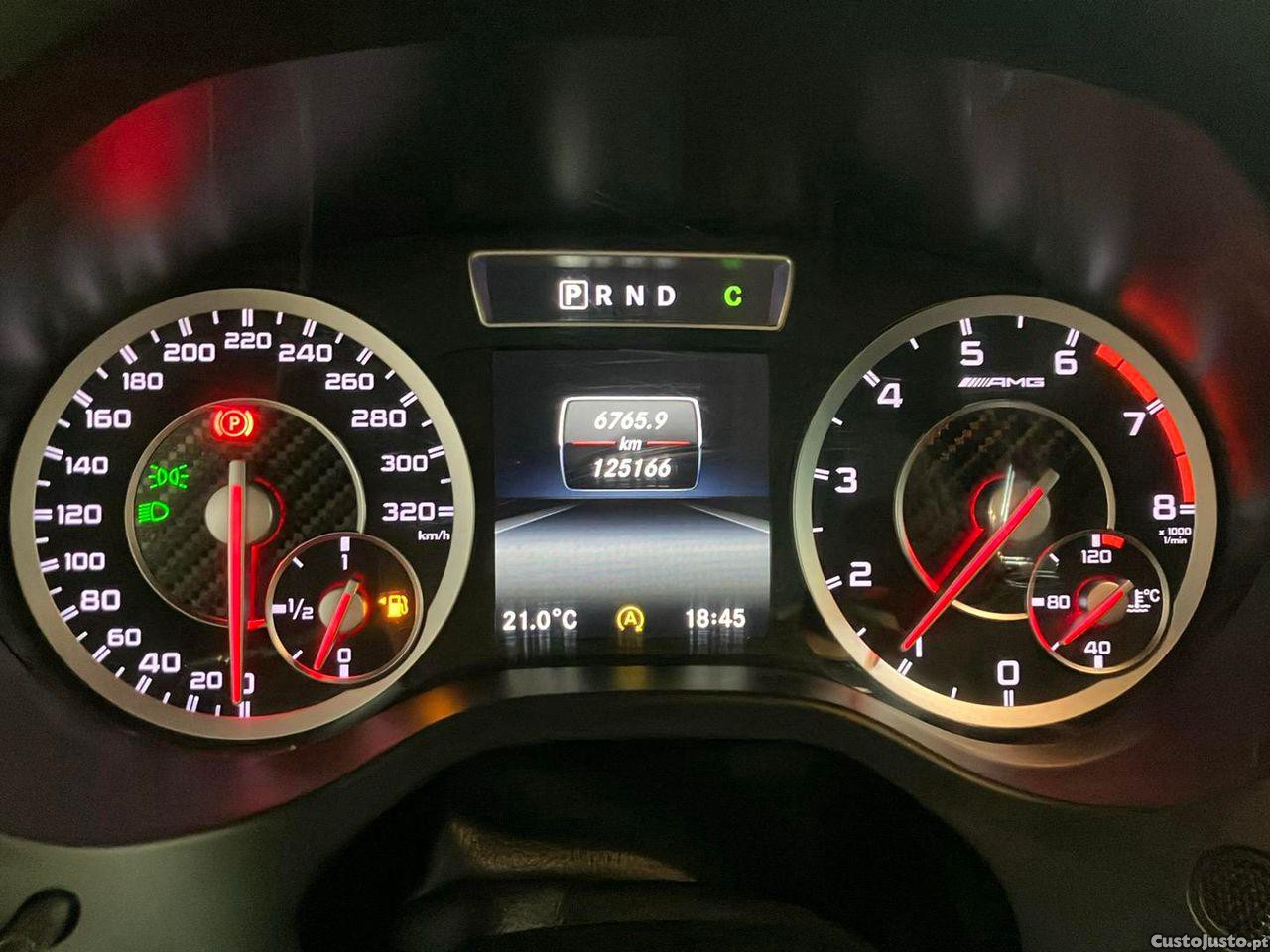 Mercedes-Benz A 45 AMG 4-MATIC — fotografia 12