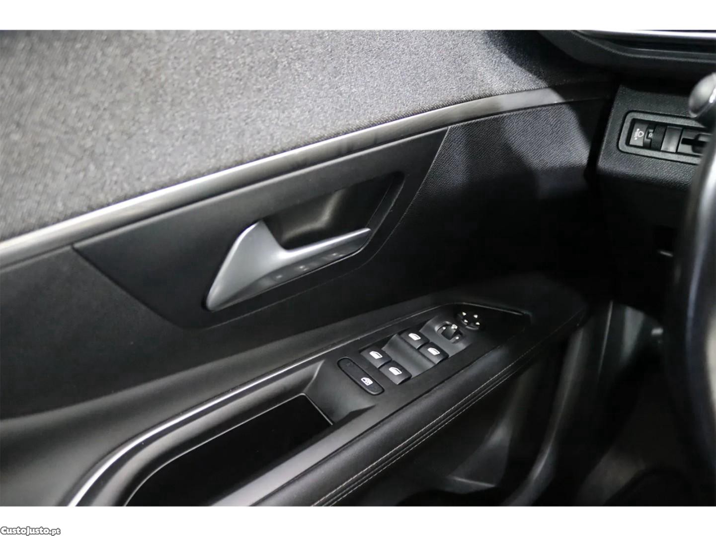 Peugeot 3008 1.2 PureTech Allure EAT8 — photo 5