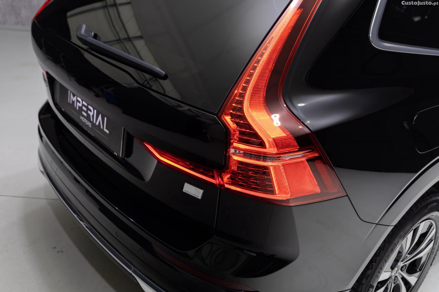 Volvo XC 60 2.0 T6 PHEV Core AWD — fotografia 4
