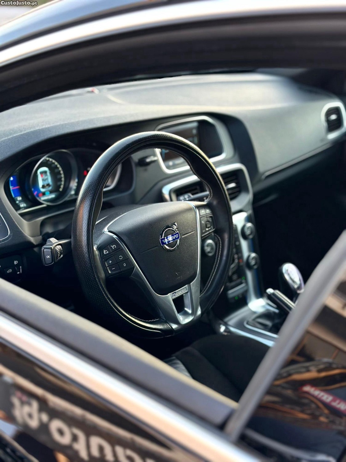 Volvo V40 1.6 D2 R-DESIGN — photo 4