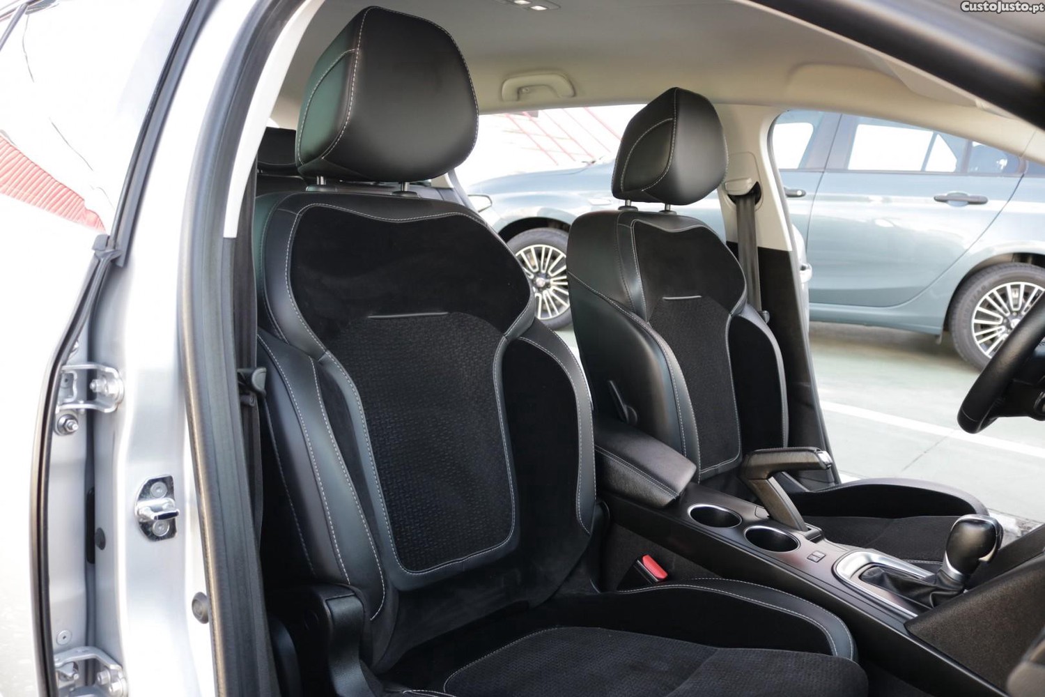 Renault Mégane Sport Tourer 1.5 Blue DCI GT Line EDC 115cv — fotografia 38
