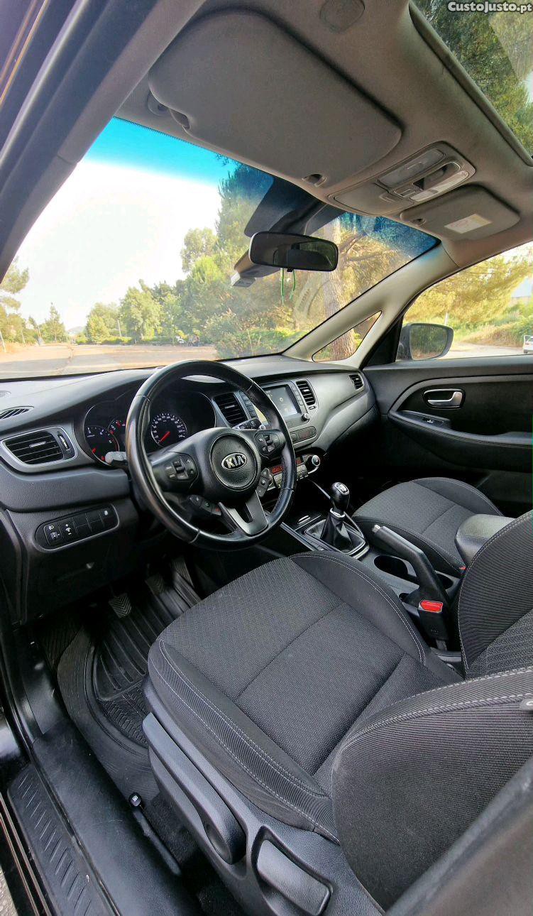 Kia Carens 1.7 CRDI 7 LUGARES — fotografia 4
